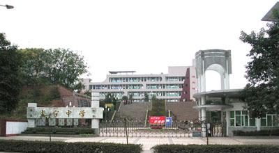 四川省长宁县中学校空气能热泵热水系统安装案例